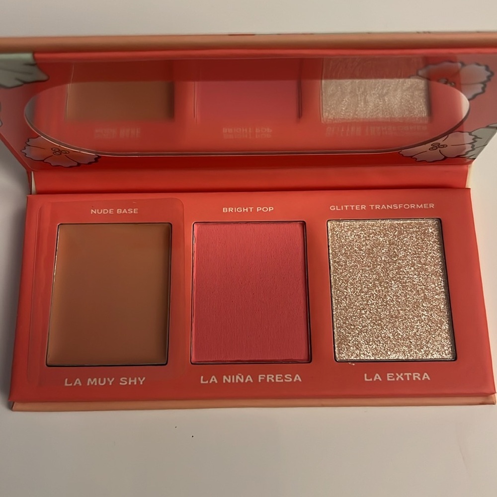 New in Box Alamar Cosmetics Cheek Palette Blush Viva Las Cheekas Fair/Light - Picture 3 of 5